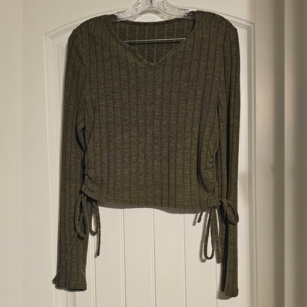Junior Women's Knit Cropped Sweater